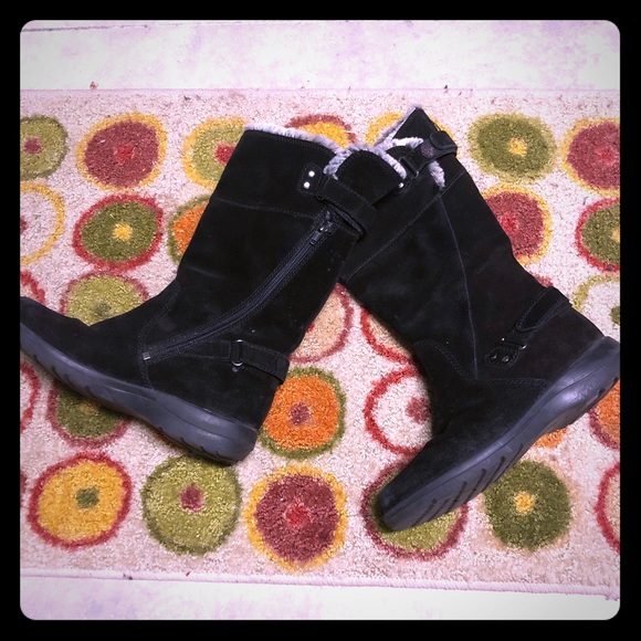 Clarks Shoes - Clark’s suede texture Faux fur( top lined ) boots